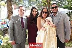  Gerardo con sus padrinos.