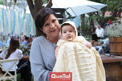  Gerardo con su abuelita Rosy.