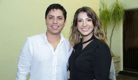 Víctor Hernández y Mireya Cantú.