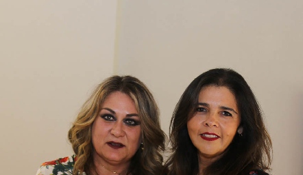 Carla Serna y Paty Valadés.