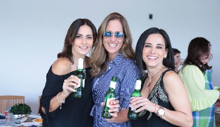  Claudia Artolózaga, Adriana Pedroza y Anilú Enríquez.