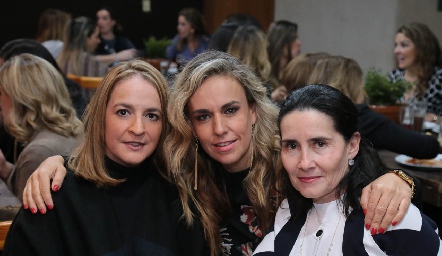  Claudia Carpizo, Mónica Torres y Lula López.