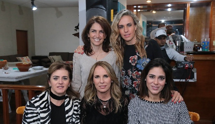  Claudia Canales, Mónica Torres, Adriana Carrera, Lupita Pereda y Maribel Lozano.
