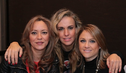  Adriana Vázquez, Mónica Torres y Alejandra Santos.
