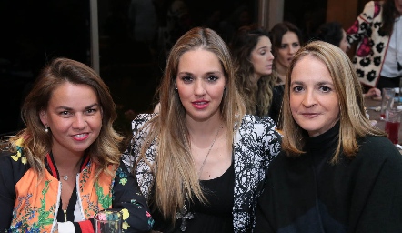  Montse Torres, María Torres y Claudia Carpizo.