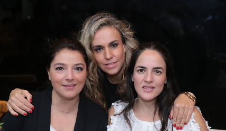  Adriana Calderón, Mónica Torres y Nancy Puente.