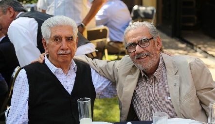  Abraham Tobías y Alberto Ayala Flores.
