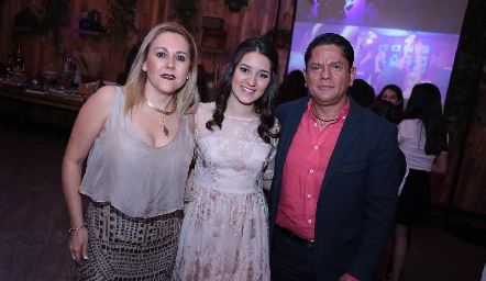  Laura Cervantes, Marijó Villalobos y Héctor Rueda.