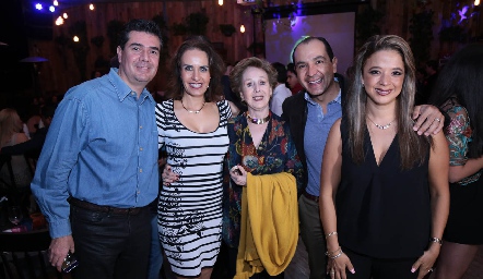  Eduardo Flores, Yogus Gómez, Laura Muñiz, Viviana Padrón y Arturo Martínez.