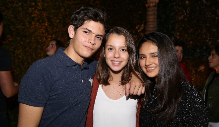  Alejandro Urías, María José Enríquez y Cristina Rocha.
