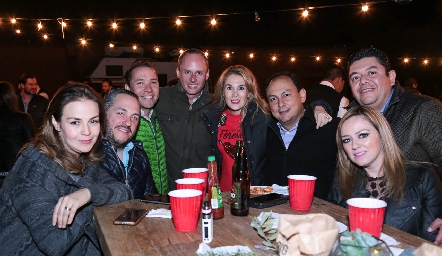 Gabriela Revuelta, Jorge Torre, José Ramón Martínez, Juan Carlos Alba, Brenda Romo, Juan Carlos Villalobos, Edgardo López y Helens Echavarri.