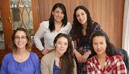  Daniela Puente, Lucía Puente, Patsy Dávila, Patricia y Ofelia Nava.