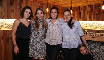  Adriana, Fernanda, Ale, Cristina y Emilia.