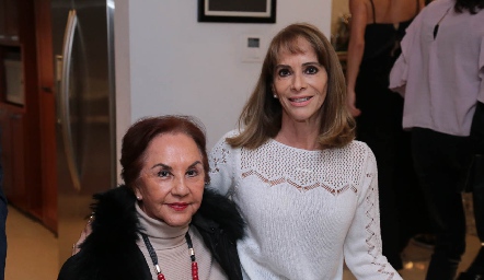   María del Rosario Blanco y Adriana Alberú.