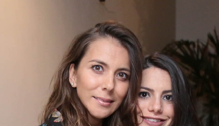  Lety Gutiérrez y Claudia Ramírez.