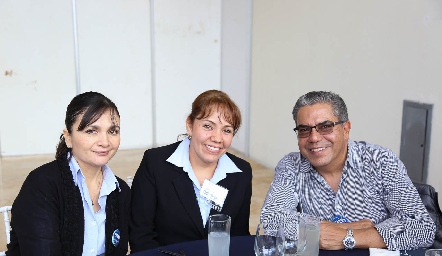  Leticia Galván, María Elena Díaz de León y Erick Soriano.