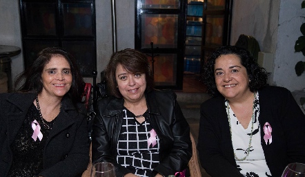  Claudia Gómez, Cynthia Molina y Martha Elena Gutiérrez.