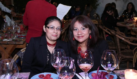  Angy Ordaz y Elizabeth Vargas.