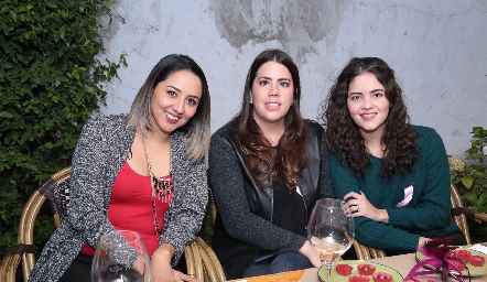  Angie Serna, Gaby Carrillo y Alejandra Gascón.