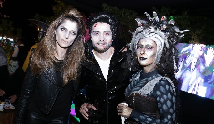  Cecilia de los Santos, Carlos de los Santos y Pilar Martínez.