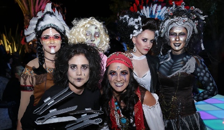  Sandra, María José, Paloma, Pilar, Maga y Sindhy.