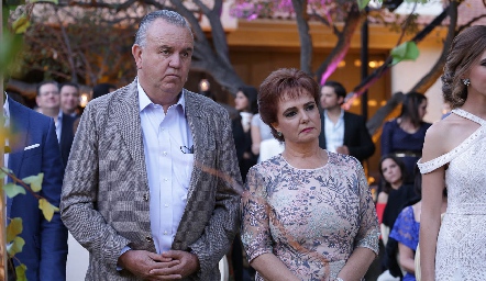  Los papás de Pili.
