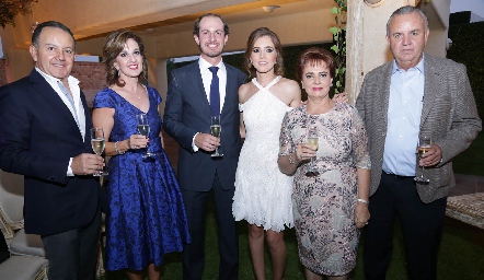 Octavio, Yolanda y Octavio Aguillón, Pili, Pilar y Francisco Castañón.