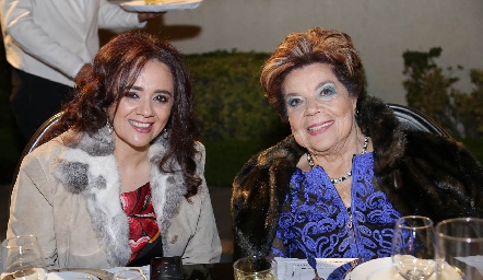  María Esther Aguillón y Elisa Bouche.