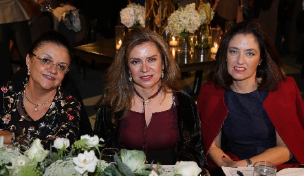  Verónica Castañón, Montse Castañón y Conchita Gutiérrez.