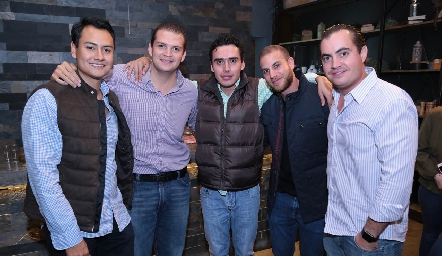  Mauricio con su mejores amigos, Ricardo Leos, Xavier Azcárate, Guillermo Medlich y Christian Almazán.