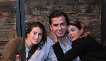  Nuria Oliva, Mauricio Torres y Claudia Anaya.