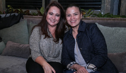  Omaira Treviño y Xóchitl Amparán.