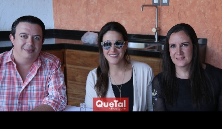 Alejandro de la Rosa, Mariana González y Vanessa Chávez.
