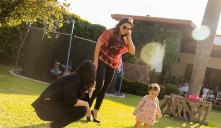  Isa López, Fernanda Castillo y María Pía.