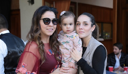  Fernanda, María Pía y Ximena Castillo.
