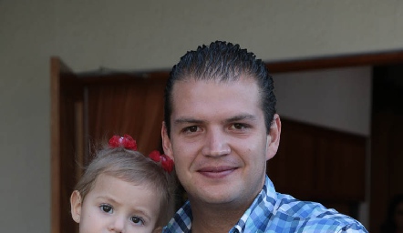  Roberta y su papá Mauricio Ruiz.
