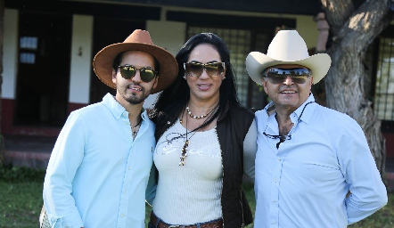  Antonio, Elsa y Antonio Espinosa.