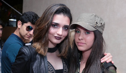  Alexia y Fátima.