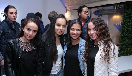  María, María, Valeria y Montse.