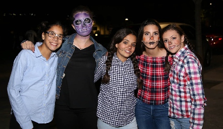  Mónica, Lorena, Sofía, Camila y Ana  .