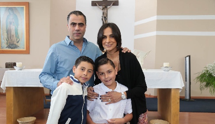  Alejandro Anaya, Maricarmen Galarza de Anaya, Alejandro y Juan Pablo.
