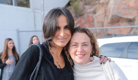  Mary Carmen Galarza y Marisol López.