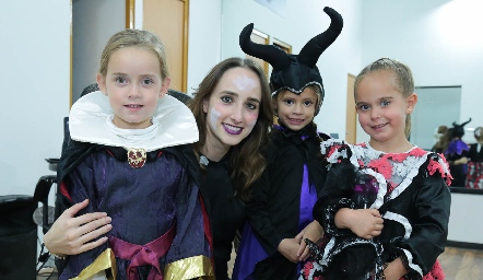  Paula, Ángeles Mahbub, Ana y Hanny.