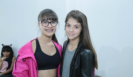  Camila y Alexandra.
