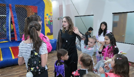 Le Ballet Blanc Dance Academy.