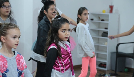  Le Ballet Blanc Dance Academy.