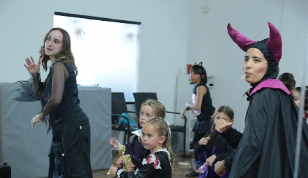  Le Ballet Blanc Dance Academy.