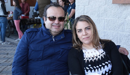  René Sánchez y Paola Serment.