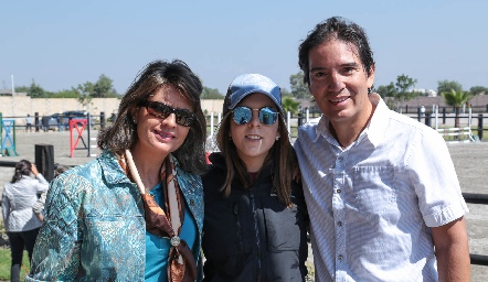  Marisa Mercado, Marisa Tobías y Jorge Montes de Oca.