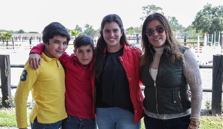  Carlos, Diego, Cassandra y Marcela.